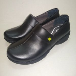 New Work Wonders Dansko Clogs Nursing Shoes